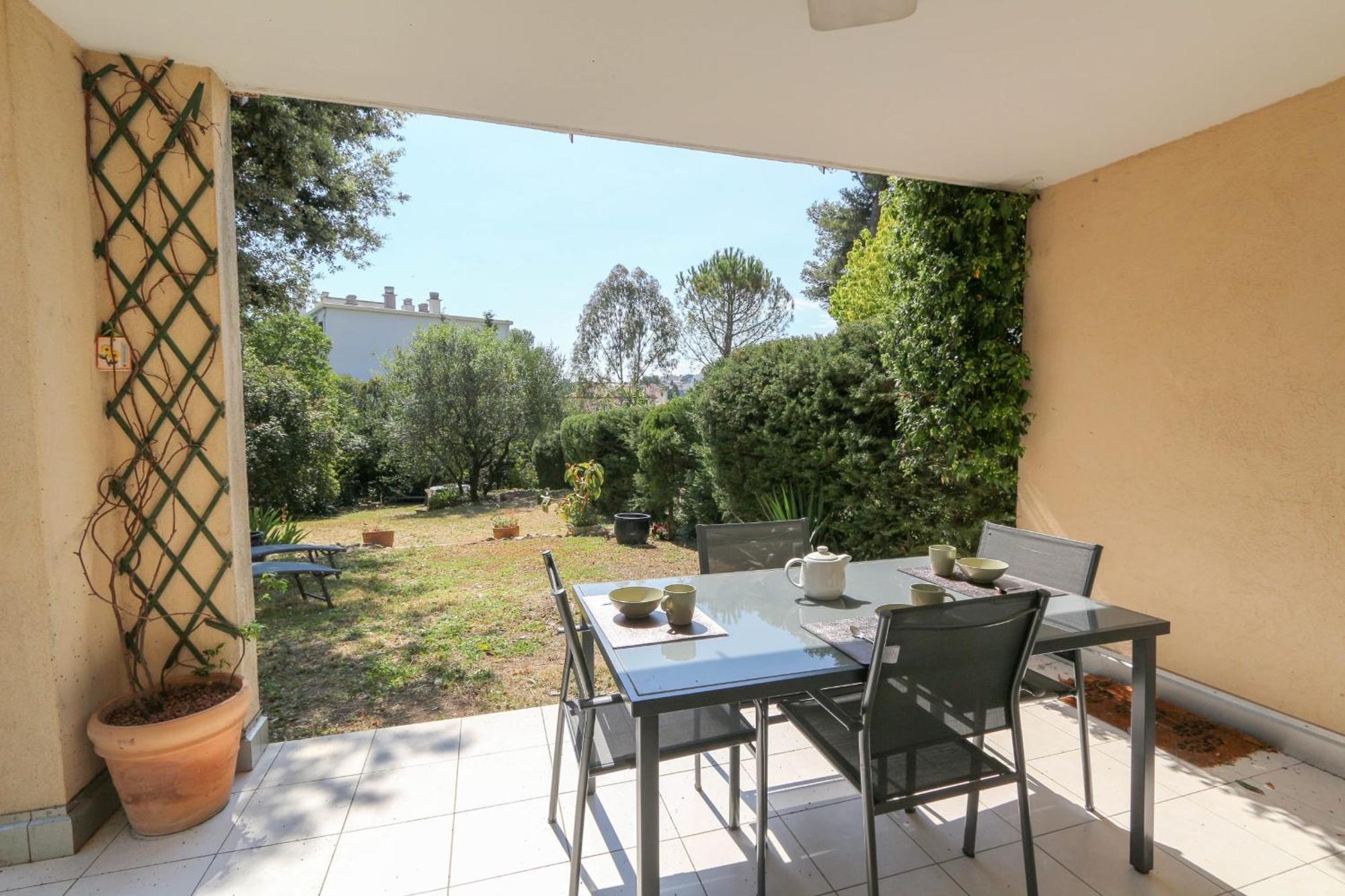 Charming & Bright Flat With Ac Garden 300m And Closed Garage - Benakey