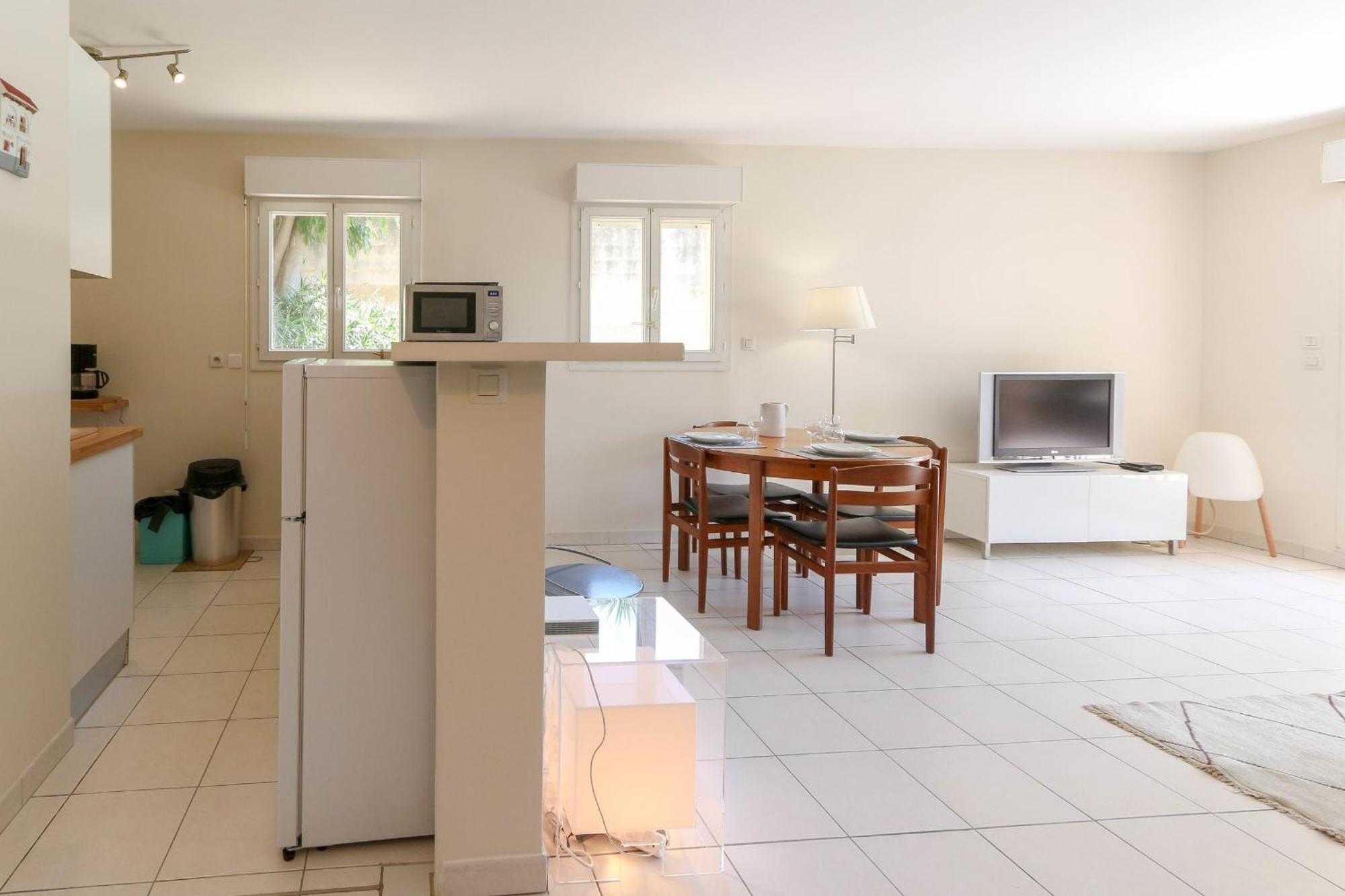 Charming & Bright Flat With Ac Garden 300m And Closed Garage - Benakey Appartement