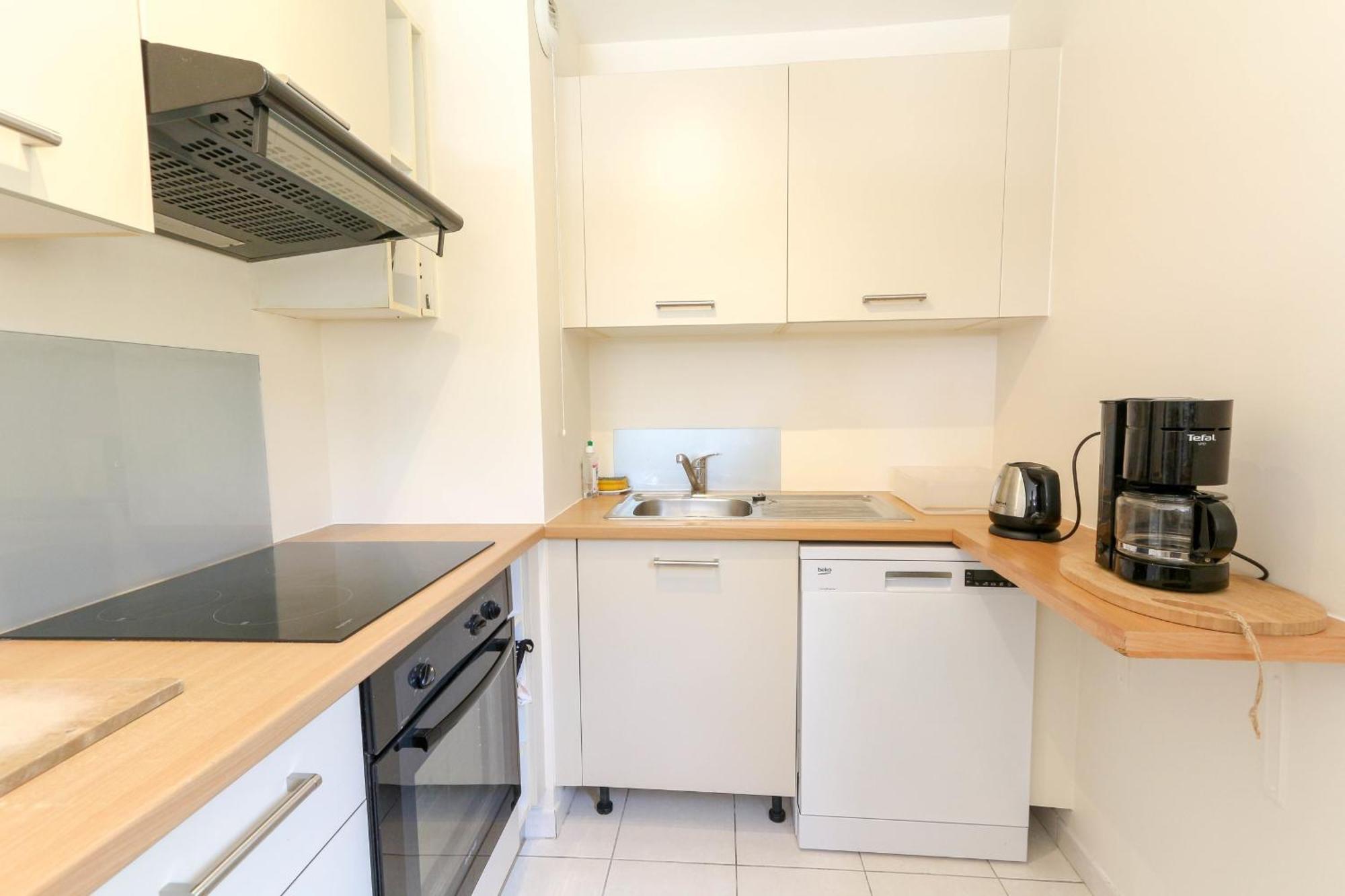 Appartement Charming & Bright Flat With Ac Garden 300m And Closed Garage - Benakey