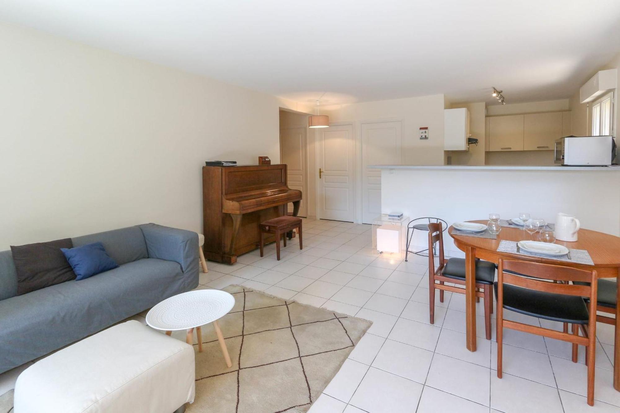 Appartement Charming & Bright Flat With Ac Garden 300m And Closed Garage - Benakey