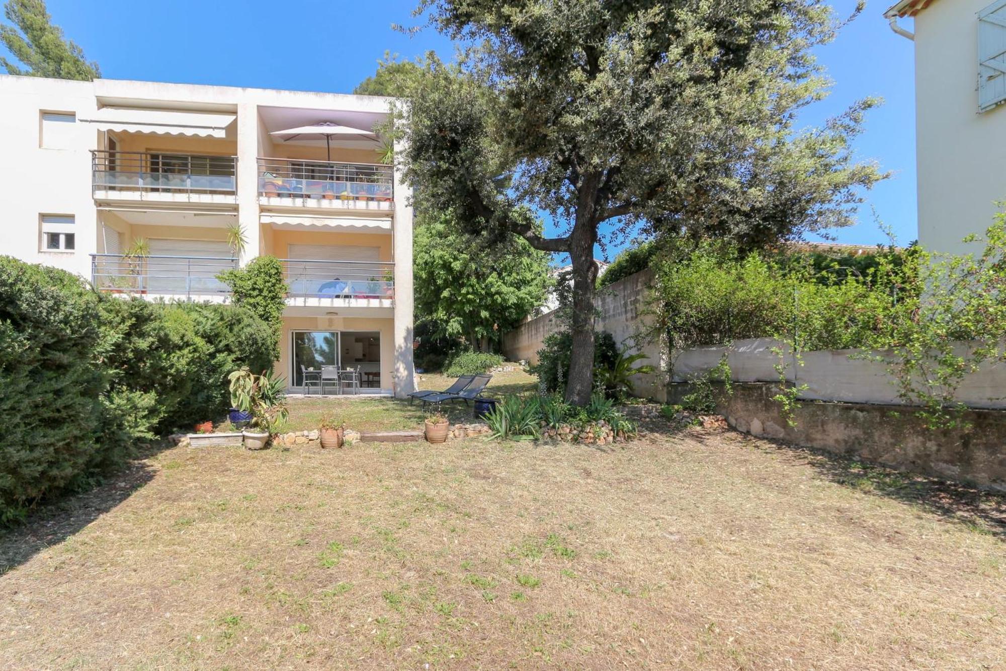 Appartement Charming & Bright Flat With Ac Garden 300m And Closed Garage - Benakey