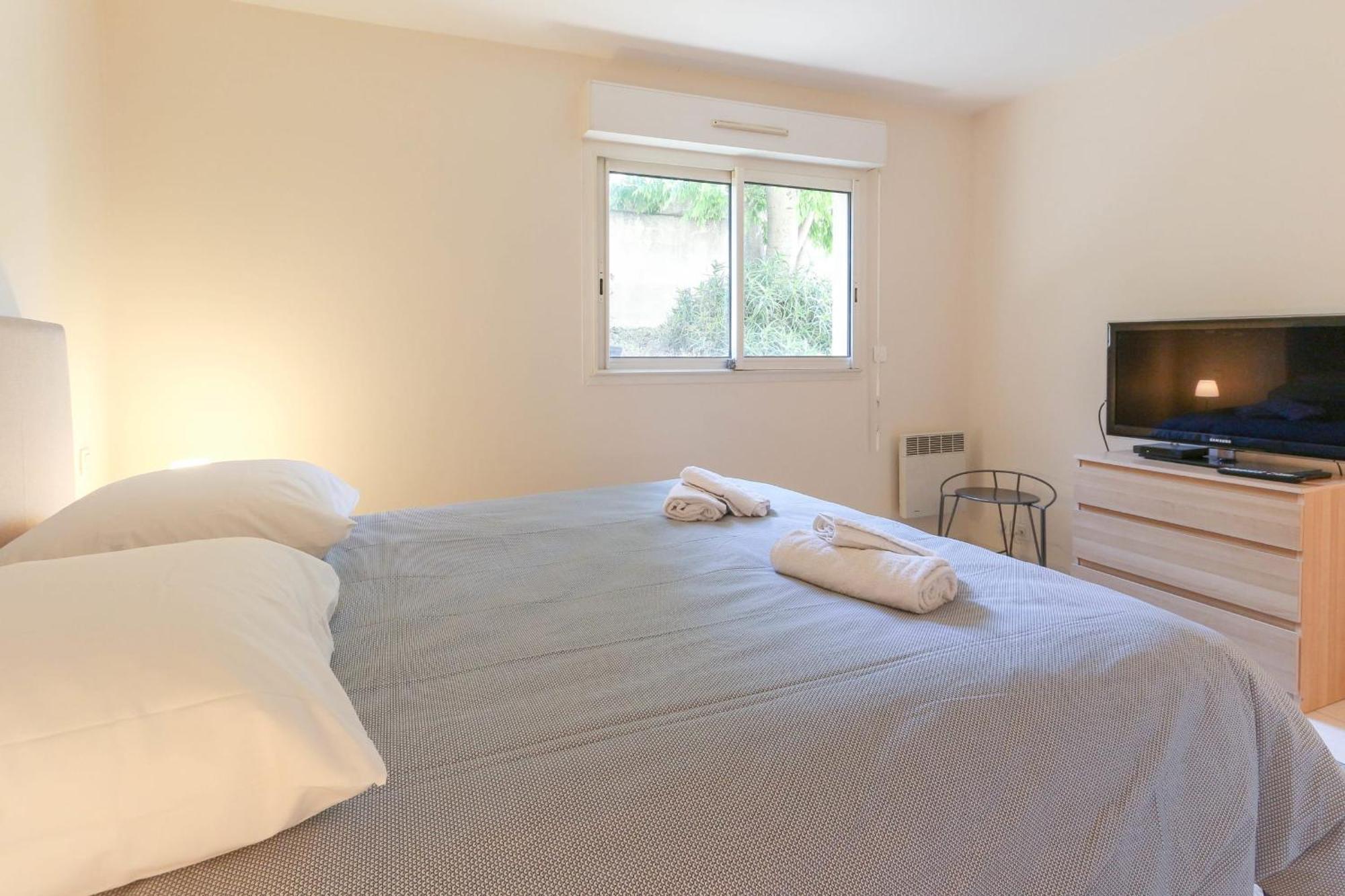 Charming & Bright Flat With Ac Garden 300m And Closed Garage - Benakey *