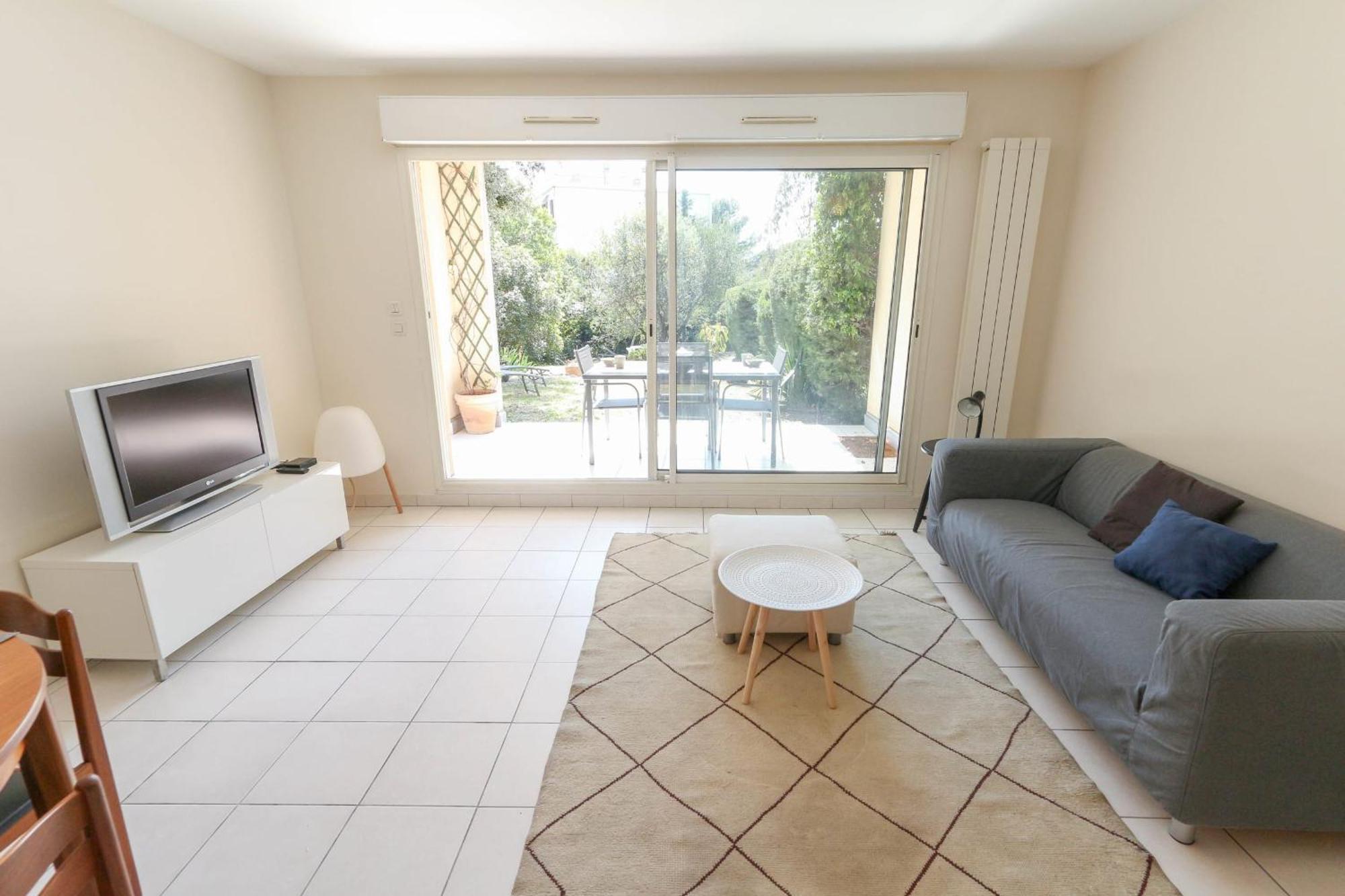 Charming & Bright Flat With Ac Garden 300m And Closed Garage - Benakey
